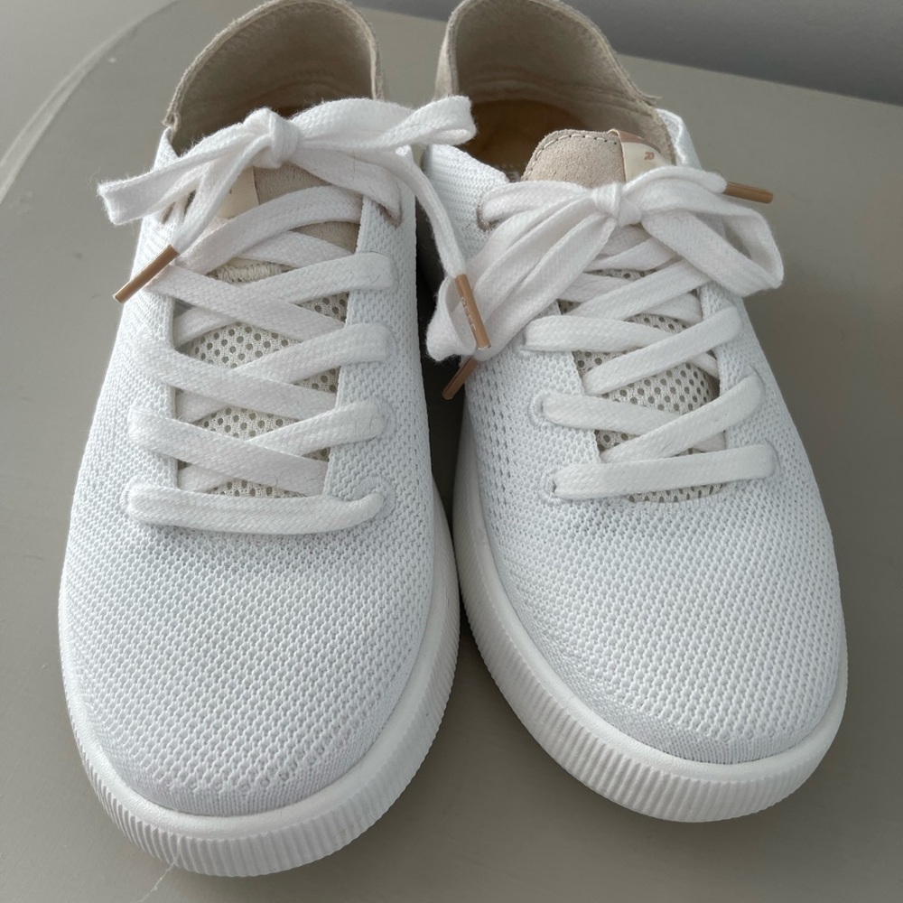 REEF Neptune sneaker NWOT size women’s 8.  White.